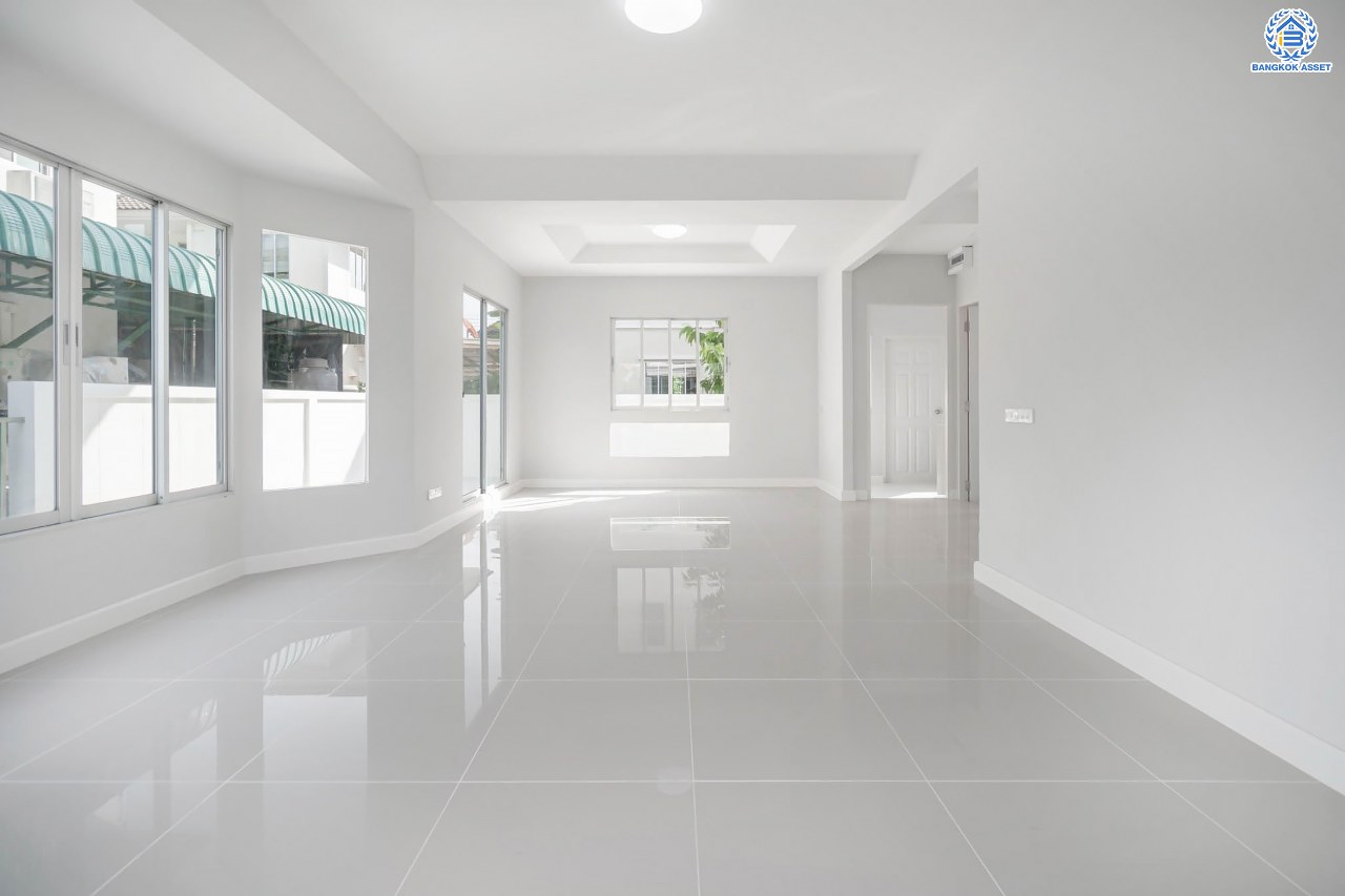 บ้านมือสองตกแต่งใหม่ โครงการ พฤกษ์ลดา พุทธสาคร แบรนด์ LH รองรับทุกความสุข เนื้อที่ 53.1 ตร.ว. ฟังก์ชัน 3 ห้องนอน 2 ห้องน้ำ จอดรถได้ 2 คัน บนทำเลใกล้ The Mall บางแค และเชื่อมต่อถนนเพชรเกษม, ถนนพุทธมณฑลสาย4 ใกล้โครงการรถไฟฟ้าสายสีน้ำเงิน "สถานีหลักสอง"